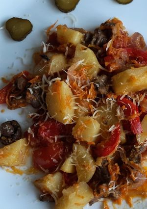 Фото Картопля з овочами та грибами в рукаві.