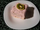 Tejszínes eperhabos kivis kocka