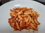Una foto de pasta seca