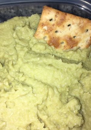 Una foto de Hummus de Arvejas