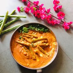 A picture of Stuffed drumsticks peanuts sabji.