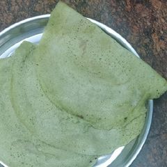 A picture of Mudakathan dosa/balloon vine dosa.