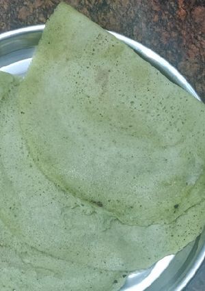 A picture of Mudakathan dosa/balloon vine dosa.