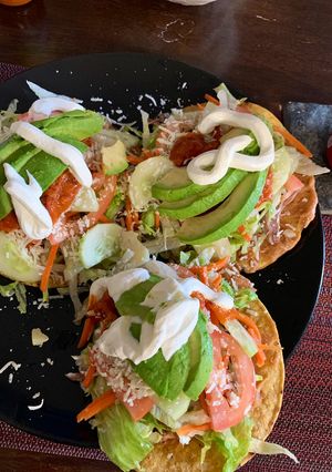 Una foto de Tostadas de carne deshebrada