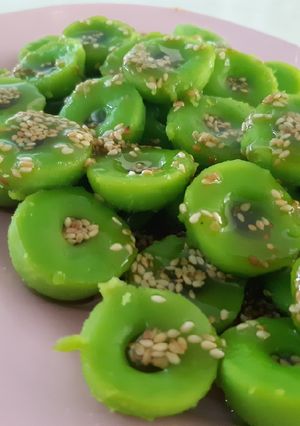A picture of Jui Guay (Chinese Steamed Rice Cakes).