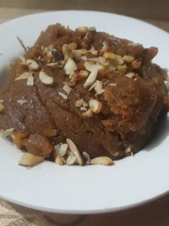 बेसन हलवा (besan halwa recipe in Hindi) रेसिपी मुख्य फोटो