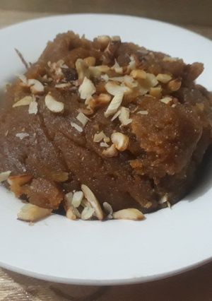 बेसन हलवा (besan halwa recipe in Hindi) रेसिपी मुख्य फोटो