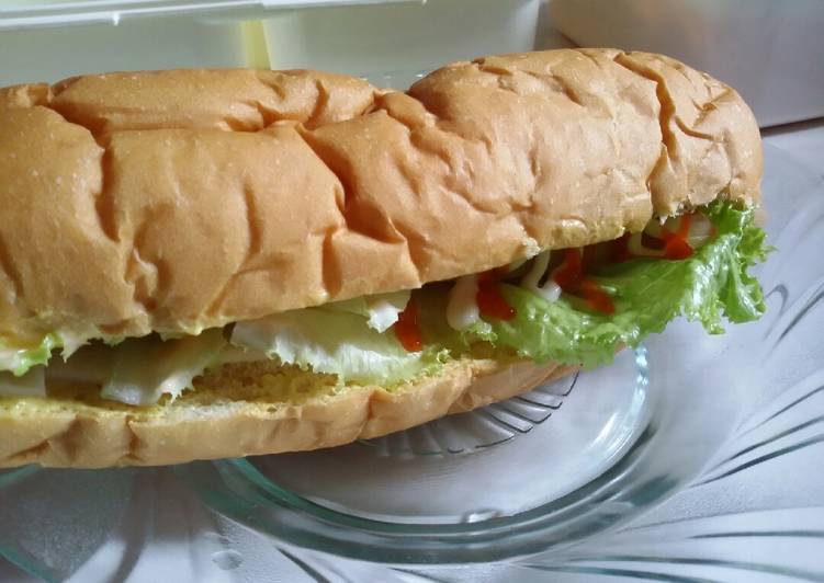 Bagaimana Menyiapkan Sandwich hot dog kos2an yang Sempurna