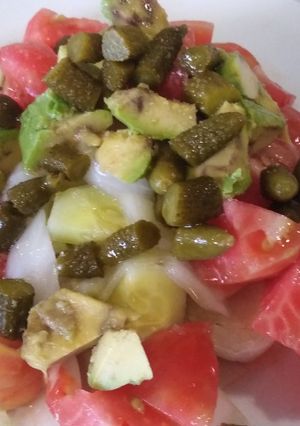Foto principal de Ensalada fresca con pepinillos