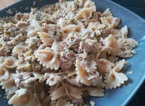 Foto di Farfalle tonno capperi e olive