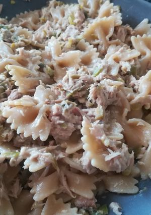 Foto di Farfalle tonno capperi e olive