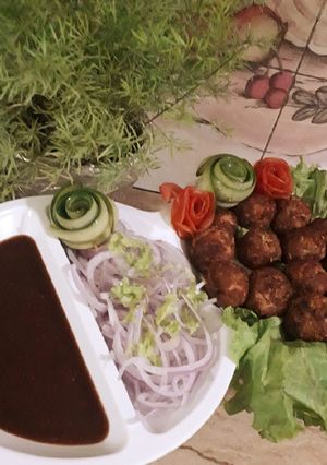 A picture of Bajre ke kache qeeme ke kababs.