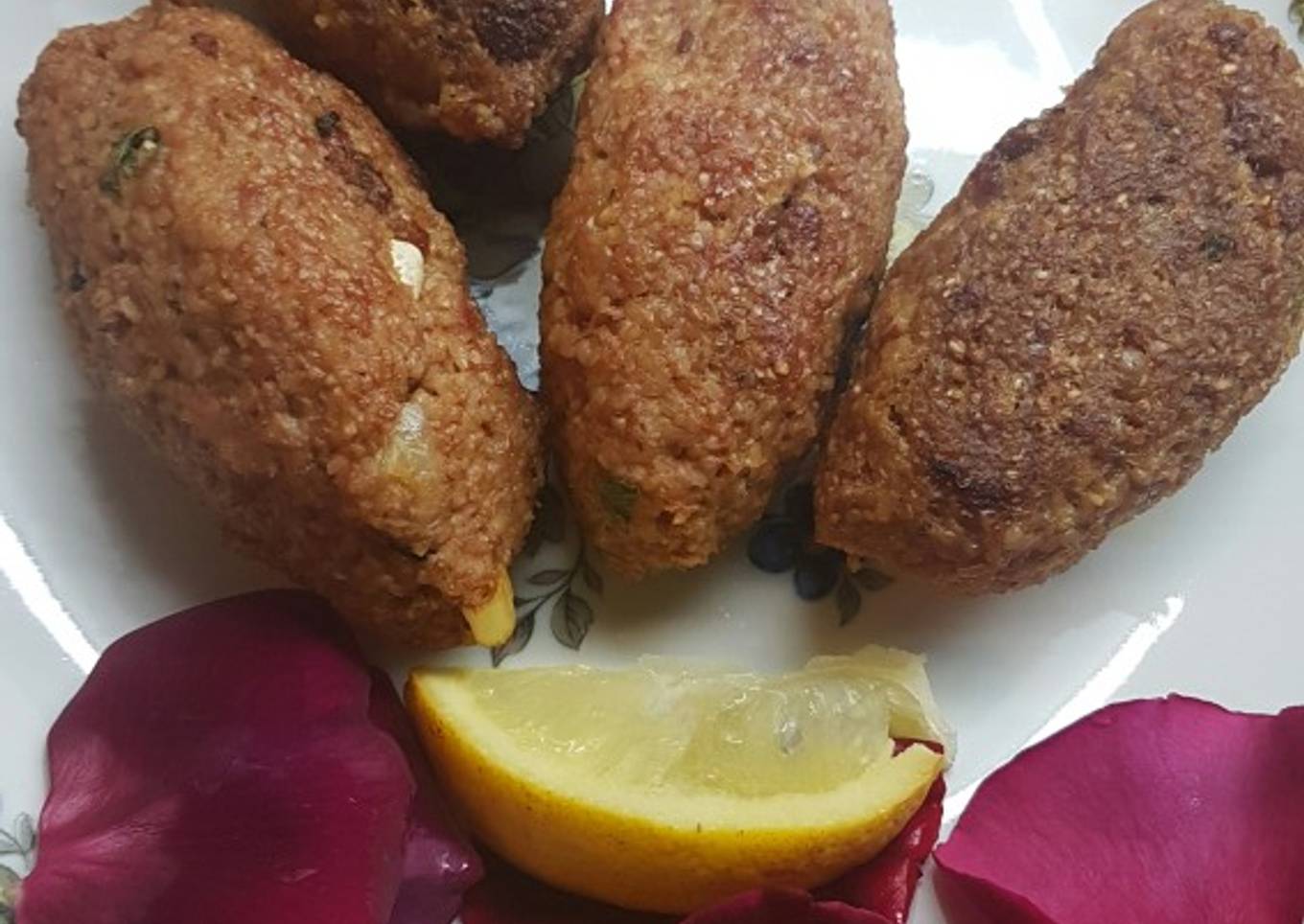 Kube, kibbe o kepe con ensalada fresca y Hummus