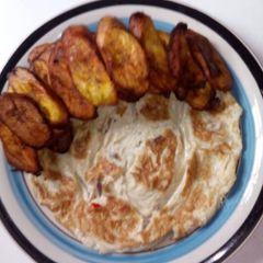 A picture of Fried egg/fried plantain.