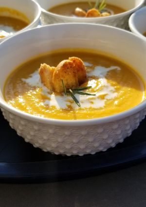 A picture of Creamy butternut soup.