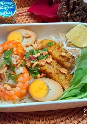 A picture of Mixed Mì Quảng Noodles.