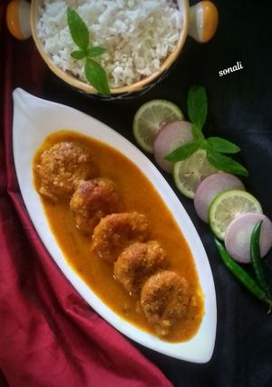 কাচাঁকলার কোপ্তা কারি (kacha kolar kofta curry recipe in bengali) রেসিপির প্রধান ছবি