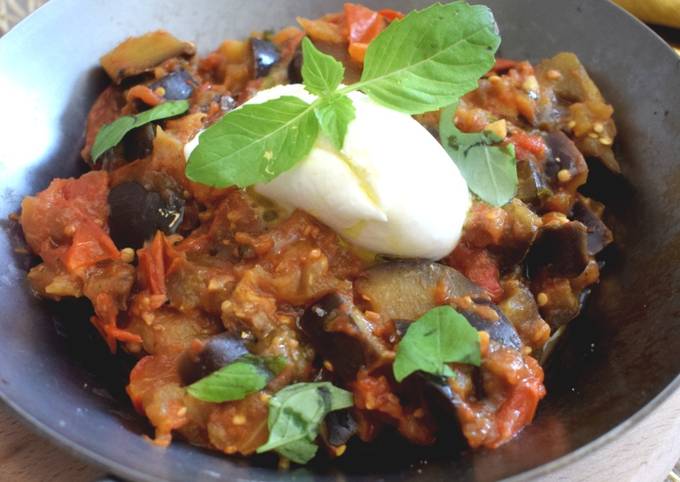 Aubergines aux tomates fraîches et à la mozzarella