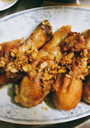 Hình của món Đùi gà chiên mắm.