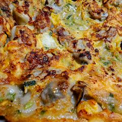 A picture of Oyster Omelette.