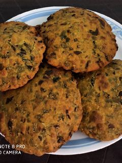 क्रिस्पी मेथी पूरी (Crispy methi Puri recipe in Hindi) रेसिपी मुख्य फोटो