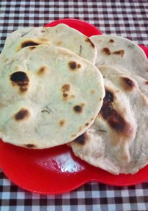 Una foto de Tortillas pan con romero fresco
