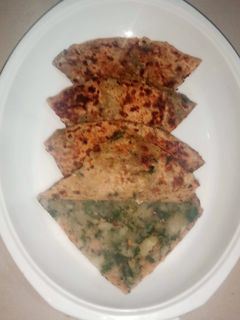 बथुआ का पराठा रेसिपी मुख्य फोटो