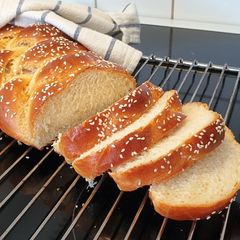 A picture of Sweet white bread.