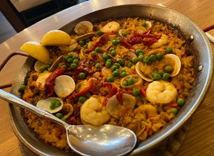 Una foto de Paella Española