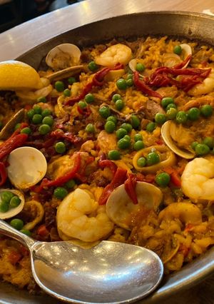Una foto de Paella Española