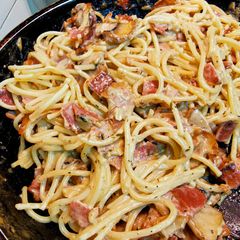 A picture of Creamy Bacon and Mushroom Pasta.