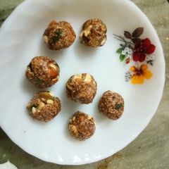 A picture of #sugarless electric energetic ladoos.
