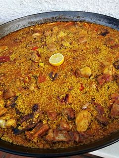 Una foto de Paella de Pepe a la leña