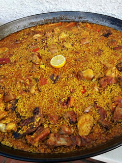 Una foto de Paella de Pepe a la leña