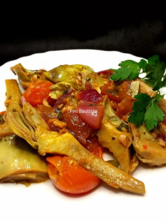 Una foto de Alcachofas con cherry jengibre y cebolla(vegana)