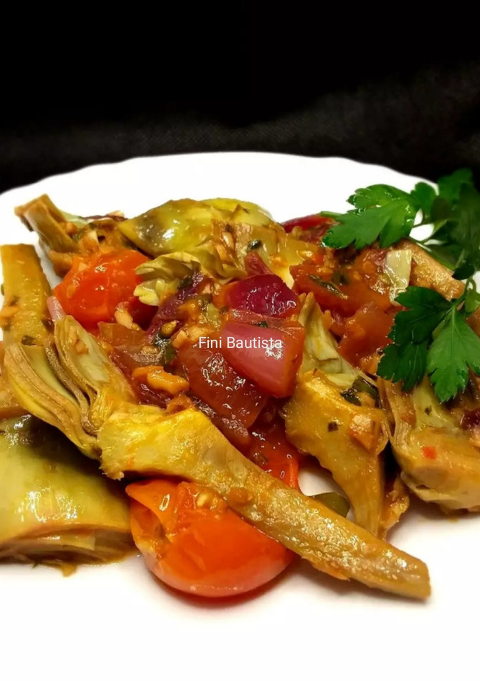 Una foto de Alcachofas con cherry jengibre y cebolla(vegana)