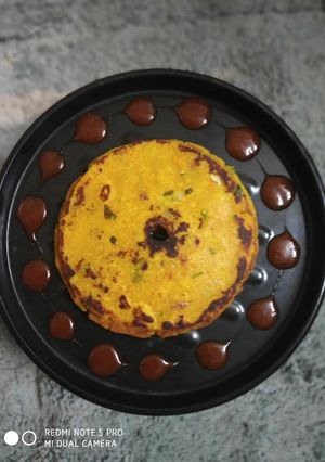 જુવારના લોટ નો મસાલા વાળો રોટલો (Jowar Masala Rotlo Recipe In Gujarati) રેસીપી મુખ્ય ફોટો