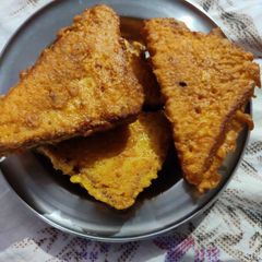 A picture of Bread pakoda.