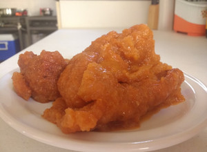 Una foto de Chicharrón en salsa roja