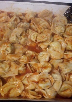 Una foto de Capeletinis caseros de pollo y verduras