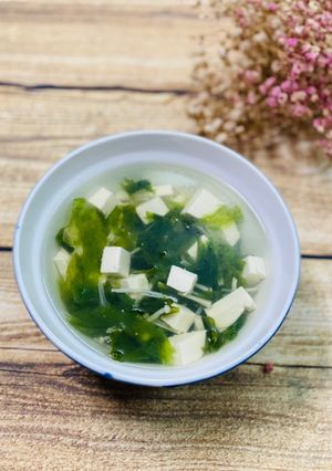 Hình của món Canh Rong Biển Nấm Kim Châm.