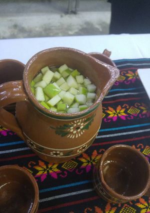 Una foto de Agua de limón y manzana verde