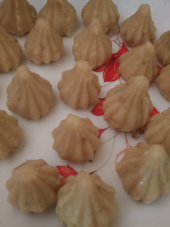 काजू के मोदक (kaju ke modak recipe in Hindi) रेसिपी मुख्य फोटो