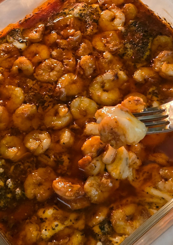 Una foto de Provolone con gambas al ajillo