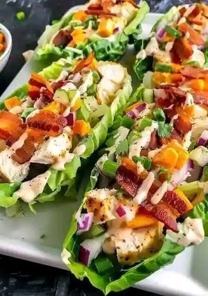A picture of Chicken Bacon Ranch Lettuce Wraps.