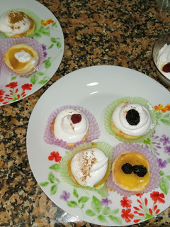 Una foto de Mini Tartaletas de lemon curd y merengue