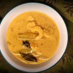A picture of Chemmeenum Mangayum- Prawns curry with Raw Mango & Coconut milk.