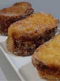 Torrija de brioche casero bañada en crema inglesa