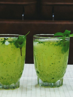 A picture of Grapes Minty Lemonade.