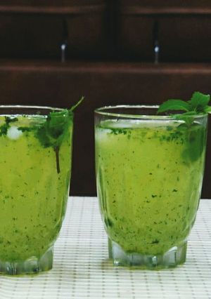 A picture of Grapes Minty Lemonade.